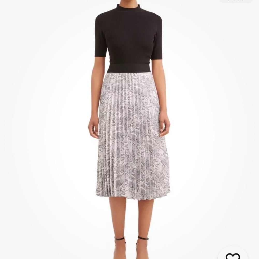 Time and Tru Women’s Snake Skin Print Pleated Swing Skirt Size XL (16-18) NWT - Picture 3 of 7
